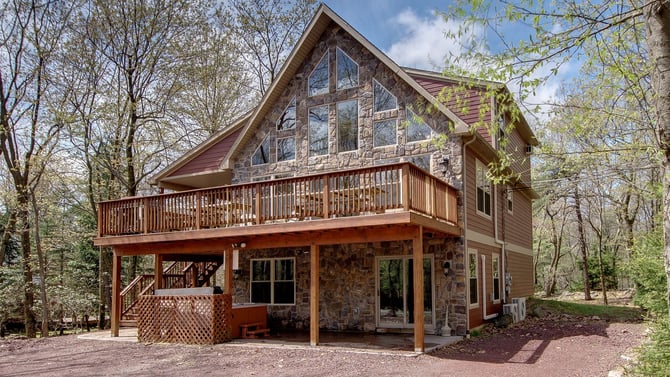Places to Stay in the Poconos with EV Chargers