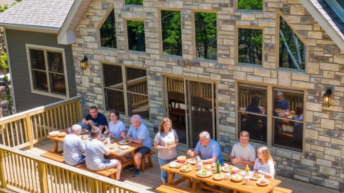 How to Choose a Large Group Vacation Home for Spring Trips -